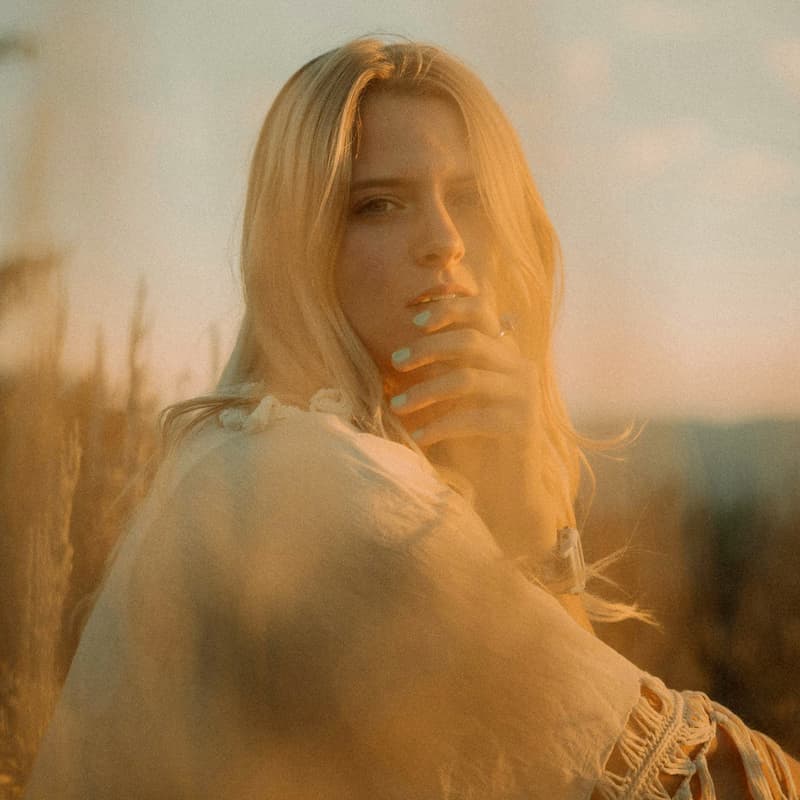 With just one click, transform your photos into rich, dreamy memories —perfect for creators who love that timeless film aesthetic with natural light warmth.